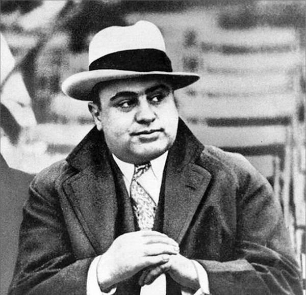 Иллюстрация к книге — 100 великих криминальных историй [i_086.jpg]