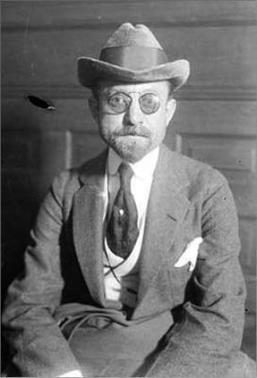 Иллюстрация к книге — 100 великих криминальных историй [i_092.jpg]