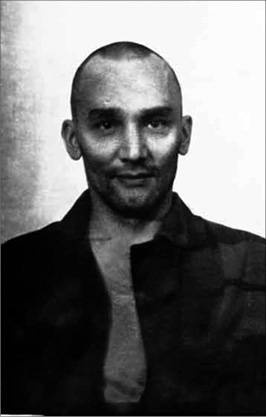 Иллюстрация к книге — 100 великих криминальных историй [i_098.jpg]