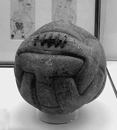 Иллюстрация к книге — 100 великих футбольных матчей [i_005.jpg]