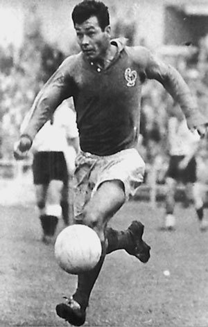 Иллюстрация к книге — 100 великих футбольных матчей [i_023.jpg]