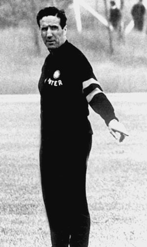 Иллюстрация к книге — 100 великих футбольных матчей [i_030.jpg]