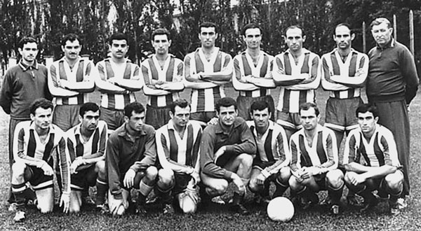 Иллюстрация к книге — 100 великих футбольных матчей [i_031.jpg]