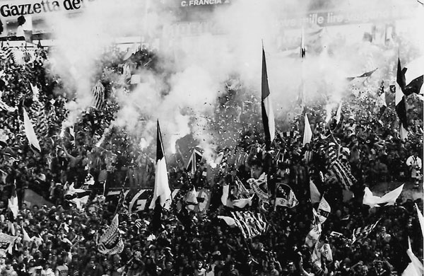 Иллюстрация к книге — 100 великих футбольных матчей [i_057.jpg]