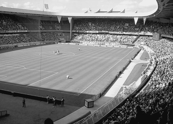 Иллюстрация к книге — 100 великих футбольных матчей [i_069.jpg]