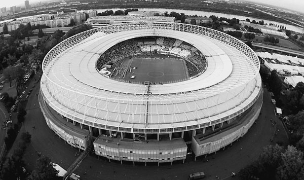 Иллюстрация к книге — 100 великих футбольных матчей [i_086.jpg]