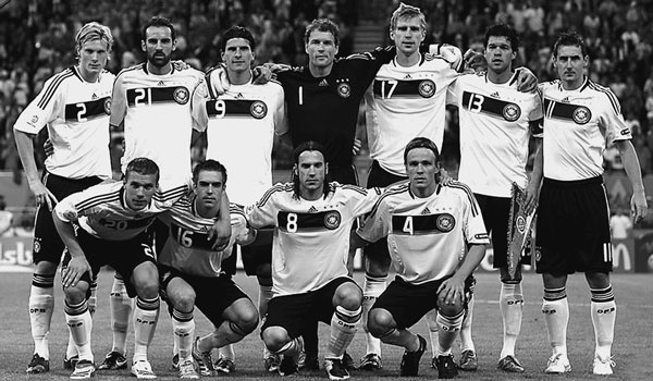 Иллюстрация к книге — 100 великих футбольных матчей [i_088.jpg]