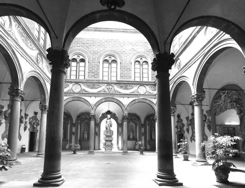 Иллюстрация к книге — Вокруг трона Медичи [i_011.jpg]