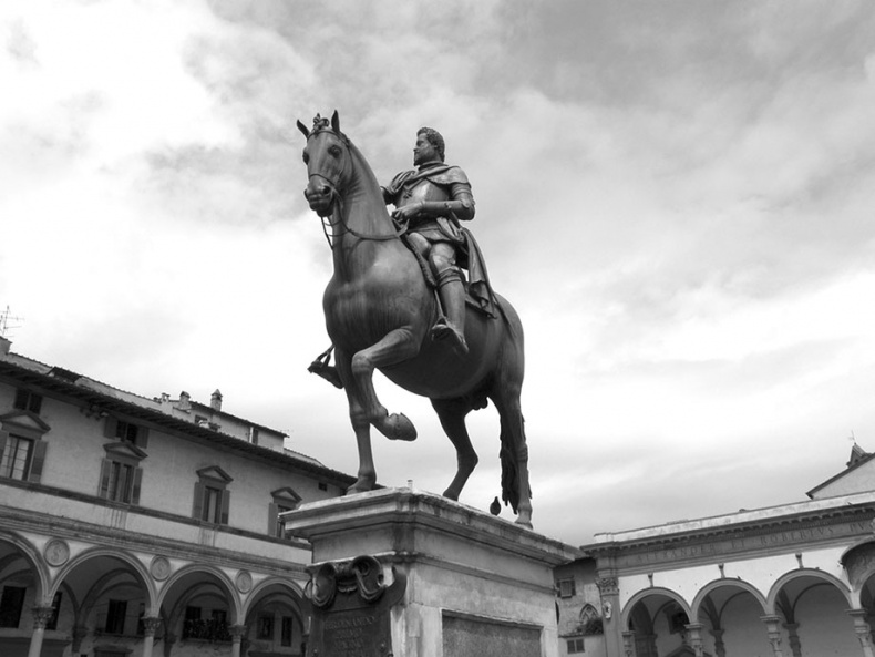 Иллюстрация к книге — Вокруг трона Медичи [i_013.jpg]