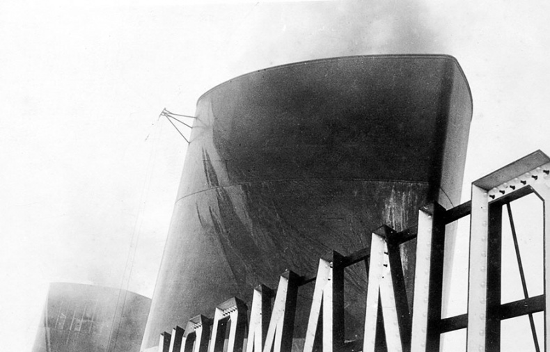 Иллюстрация к книге — «Нормандия». Гибель флагмана эпохи [i_012.jpg]