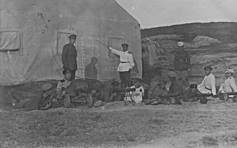 Иллюстрация к книге — Изгнанная армия. Полвека военной эмиграции. 1920-1970 гг. [i_010.jpg]