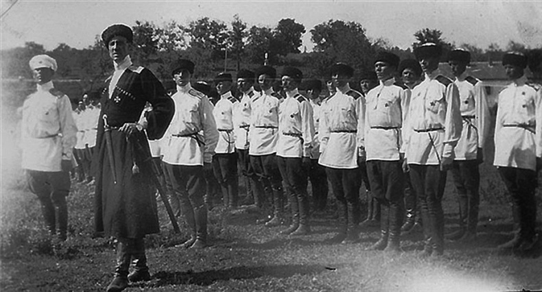 Иллюстрация к книге — Изгнанная армия. Полвека военной эмиграции. 1920-1970 гг. [i_017.jpg]