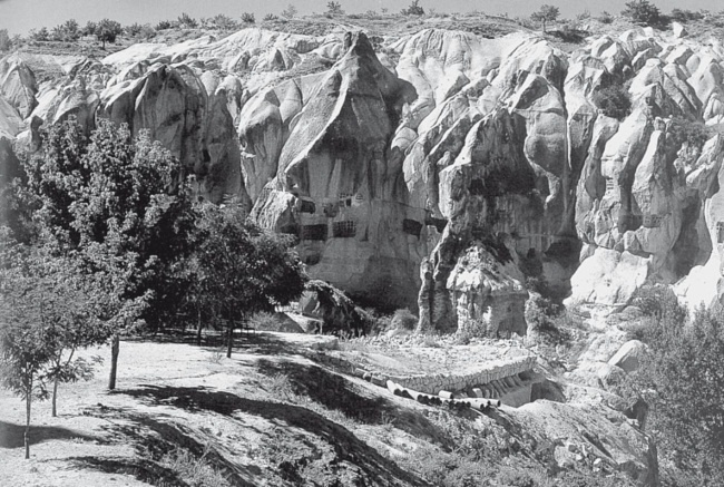 Иллюстрация к книге — 100 великих монастырей [i_014.jpg]