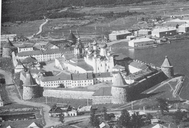 Иллюстрация к книге — 100 великих монастырей [i_080.jpg]