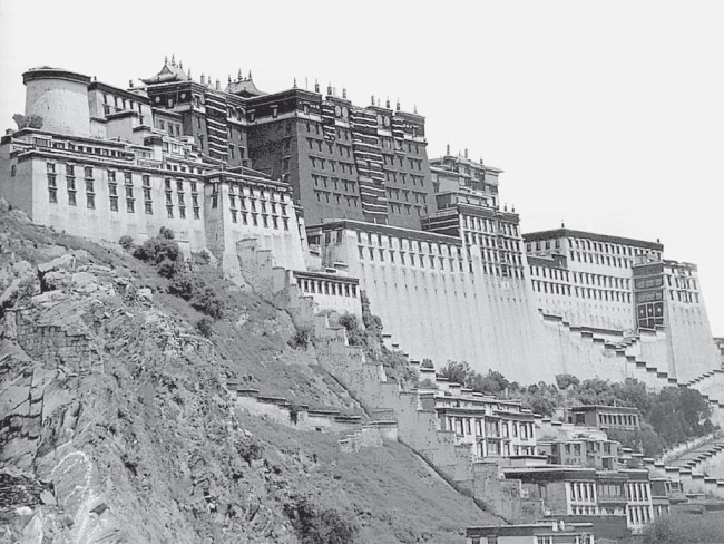 Иллюстрация к книге — 100 великих монастырей [i_092.jpg]