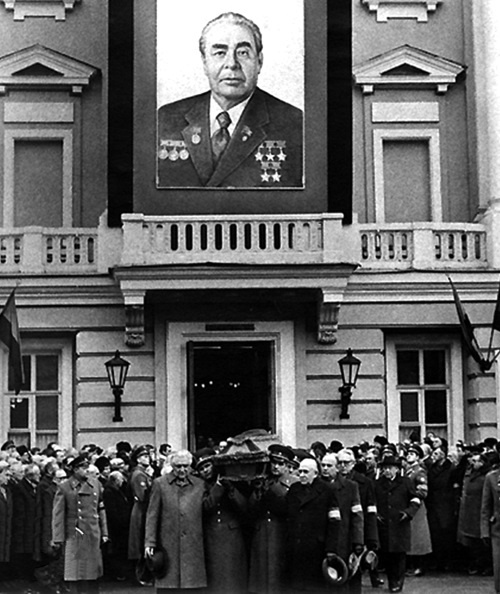 Иллюстрация к книге — СССР при Брежневе. Правда великой эпохи [i_033.jpg]