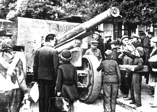 Иллюстрация к книге — На трудных дорогах войны. Подвиг Одессы [i_030.jpg]