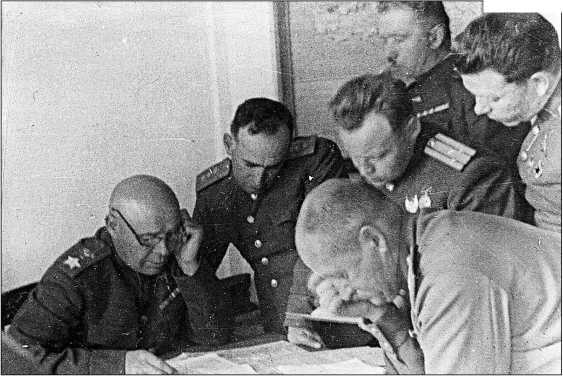 Иллюстрация к книге — На трудных дорогах войны. В борьбе за Севастополь и Кавказ [i_032.jpg]