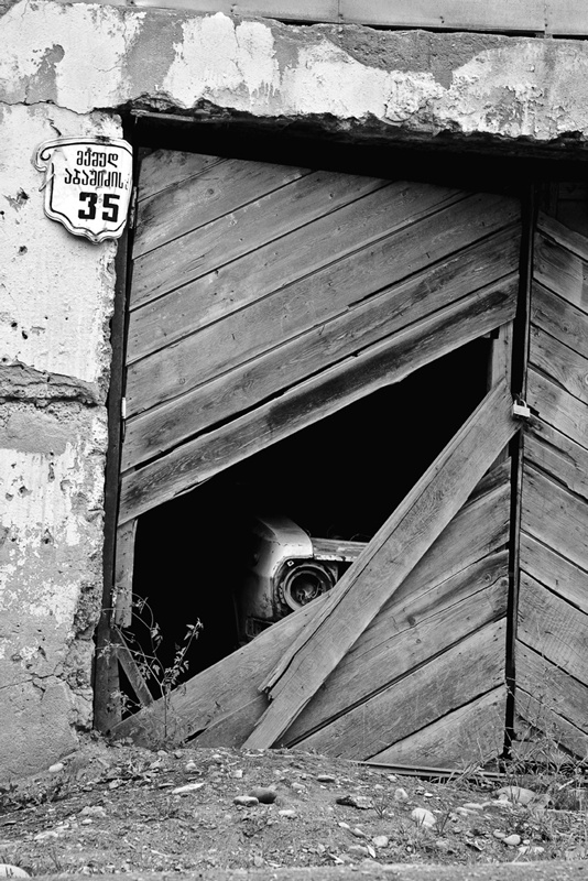 Иллюстрация к книге — Крайности Грузии. В поисках сокровищ Страны волков [i_017.jpg]