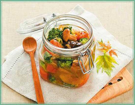 Иллюстрация к книге — Консервируем салаты, лечо, икру, соте, аджику [i_093.jpg]