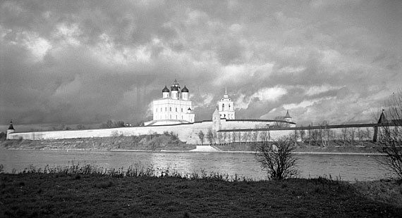 Иллюстрация к книге — 100 великих сокровищ России [i_010.jpg]