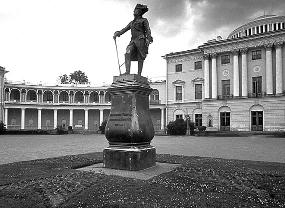 Иллюстрация к книге — 100 великих сокровищ России [i_026.jpg]