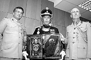 Иллюстрация к книге — 100 великих сокровищ России [i_040.jpg]