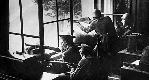 Иллюстрация к книге — 100 великих тайн советской эпохи [i_032.jpg]