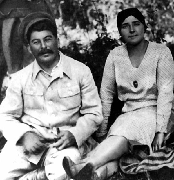 Иллюстрация к книге — 100 великих тайн советской эпохи [i_036.jpg]