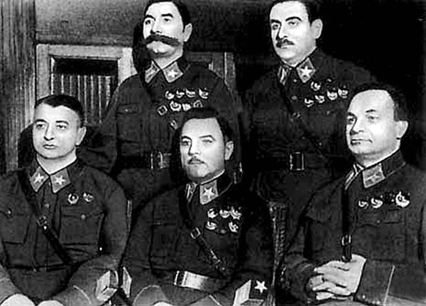 Иллюстрация к книге — 100 великих тайн советской эпохи [i_047.jpg]