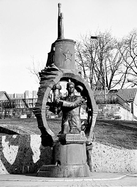 Иллюстрация к книге — 100 великих тайн советской эпохи [i_066.jpg]