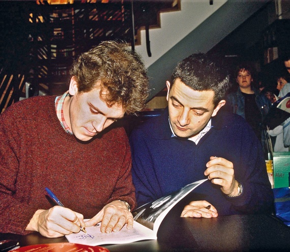 Иллюстрация к книге — Хью Лори: От «Дживса и Вустера» до «Доктора Хауса» [i_006.jpg]