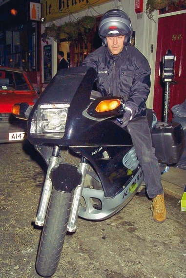 Иллюстрация к книге — Хью Лори: От «Дживса и Вустера» до «Доктора Хауса» [i_013.jpg]