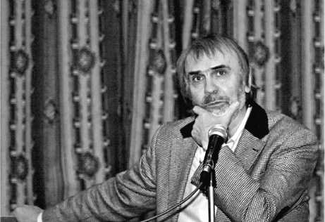 Иллюстрация к книге — Феликс Медведев. Козырная судьба легендарного интервьюера, библиофила, игрока [i_001.jpg]