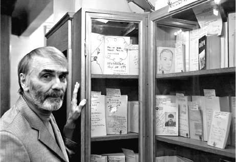 Иллюстрация к книге — Феликс Медведев. Козырная судьба легендарного интервьюера, библиофила, игрока [i_011.jpg]