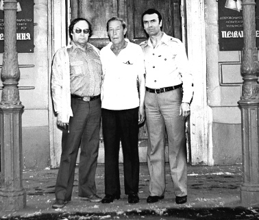 Иллюстрация к книге — Феликс Медведев. Козырная судьба легендарного интервьюера, библиофила, игрока [i_025.jpg]