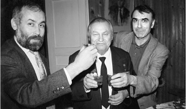 Иллюстрация к книге — Феликс Медведев. Козырная судьба легендарного интервьюера, библиофила, игрока [i_030.jpg]