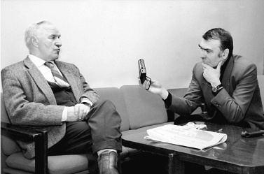 Иллюстрация к книге — Феликс Медведев. Козырная судьба легендарного интервьюера, библиофила, игрока [i_039.jpg]