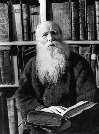 Иллюстрация к книге — Феликс Медведев. Козырная судьба легендарного интервьюера, библиофила, игрока [i_074.jpg]