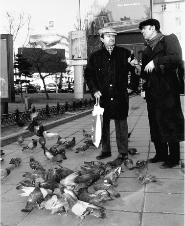 Иллюстрация к книге — Феликс Медведев. Козырная судьба легендарного интервьюера, библиофила, игрока [i_080.jpg]