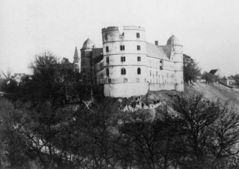 Иллюстрация к книге — Тайны черных замков СС [i_015.jpg]