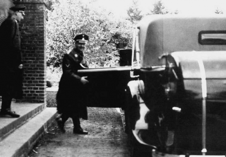 Иллюстрация к книге — Тайны черных замков СС [i_016.jpg]