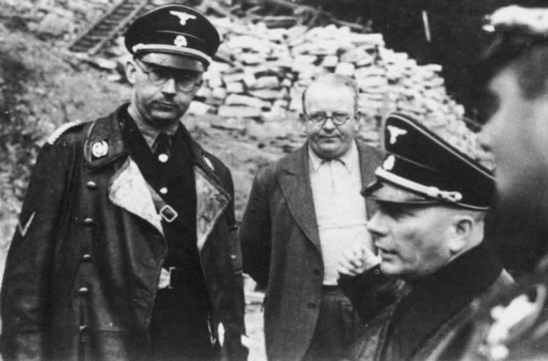 Иллюстрация к книге — Тайны черных замков СС [i_023.jpg]