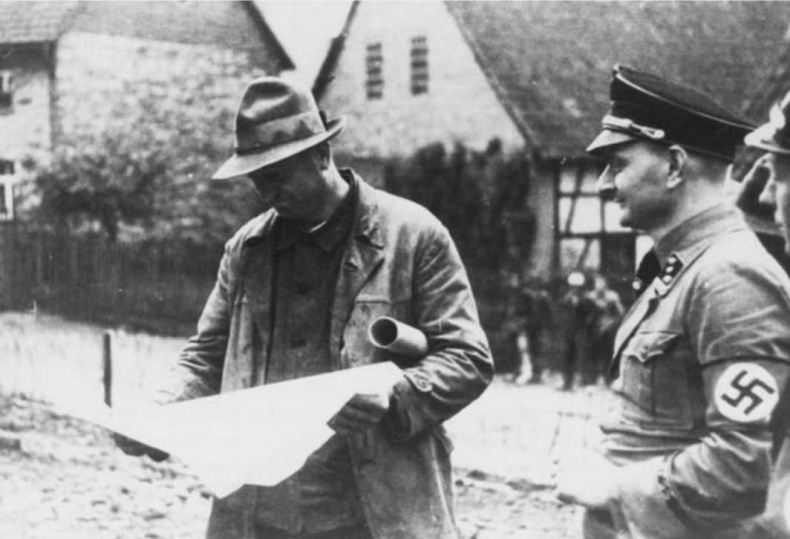 Иллюстрация к книге — Тайны черных замков СС [i_040.jpg]