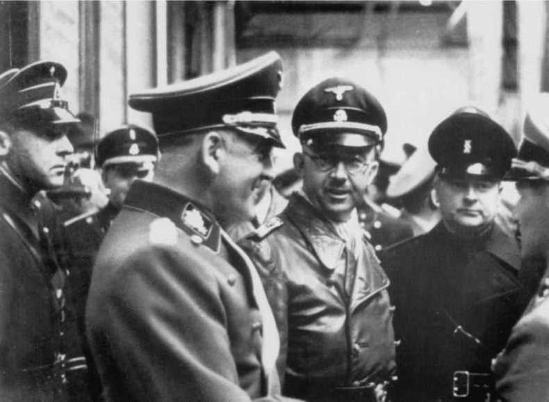 Иллюстрация к книге — Тайны черных замков СС [i_043.jpg]