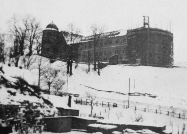 Иллюстрация к книге — Тайны черных замков СС [i_056.jpg]