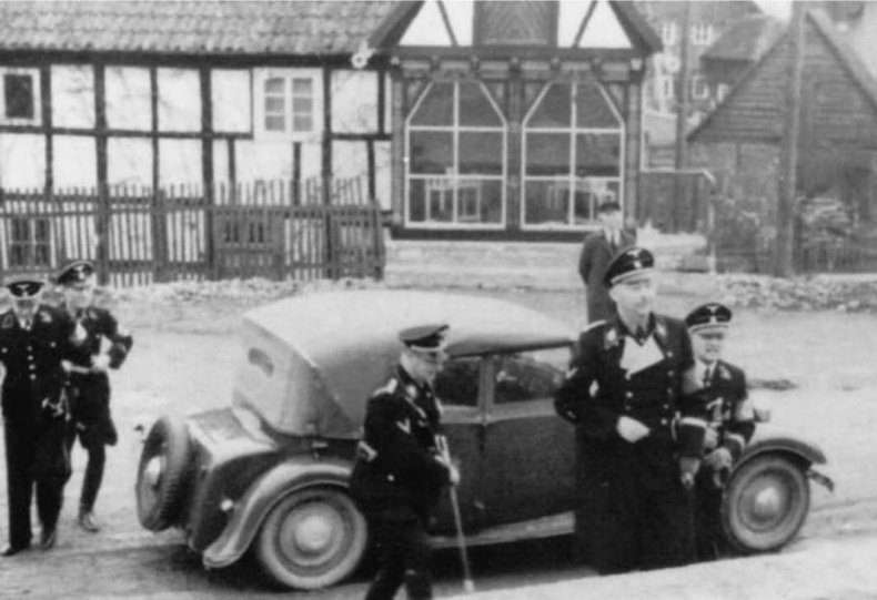 Иллюстрация к книге — Тайны черных замков СС [i_067.jpg]