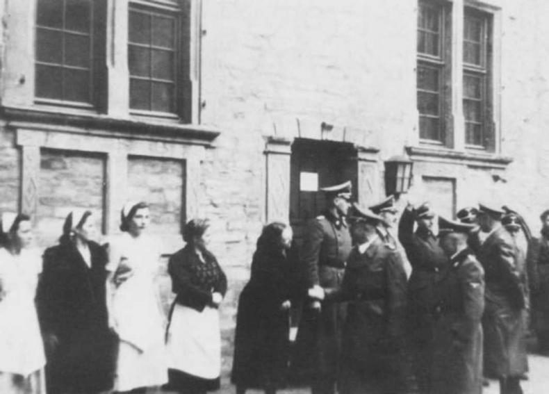 Иллюстрация к книге — Тайны черных замков СС [i_069.jpg]