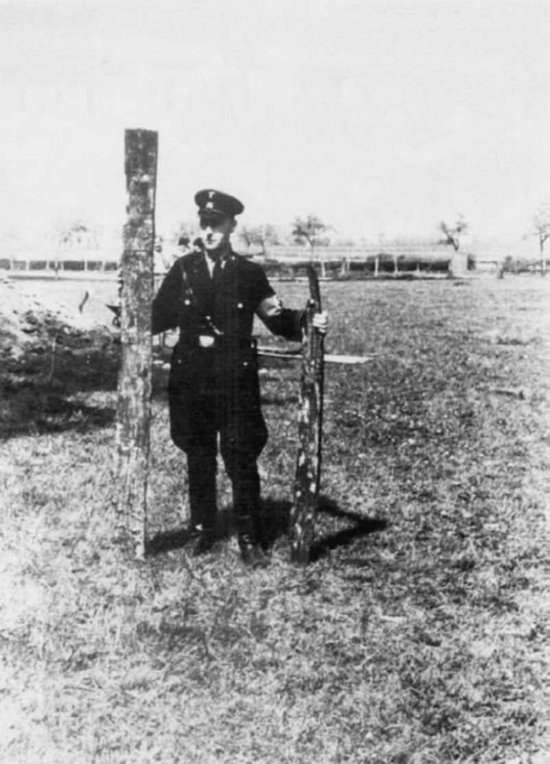 Иллюстрация к книге — Тайны черных замков СС [i_094.jpg]