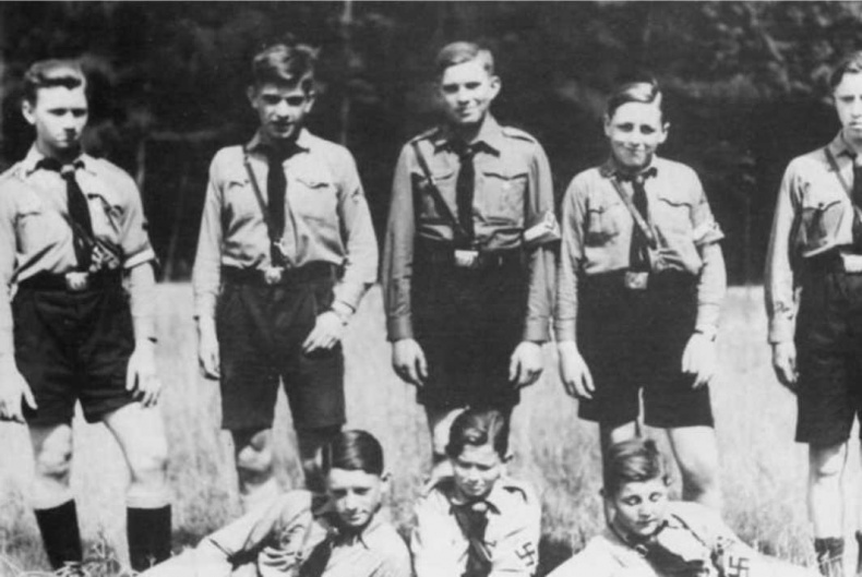 Иллюстрация к книге — Тайны черных замков СС [i_102.jpg]